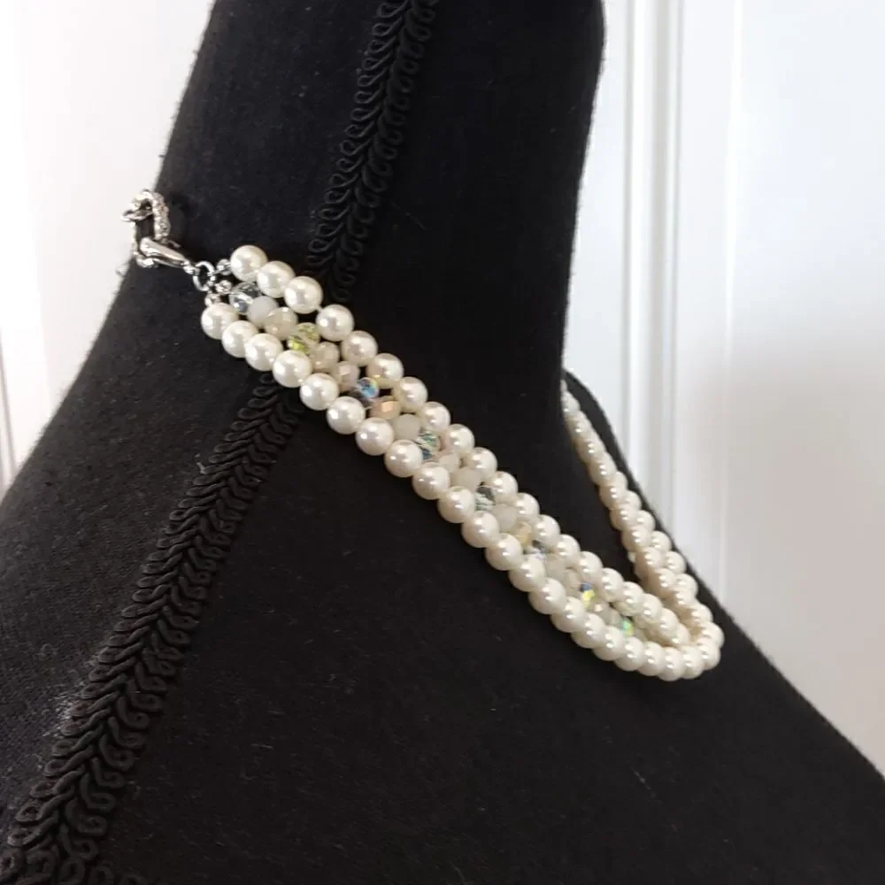 (3/$20) Faux Pearl 3 strand silver tone necklace